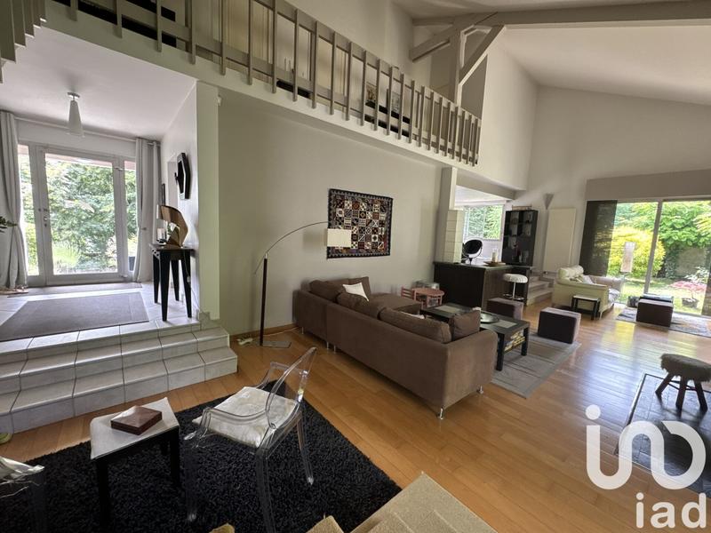 Maison - 245 m² - 9 pièces