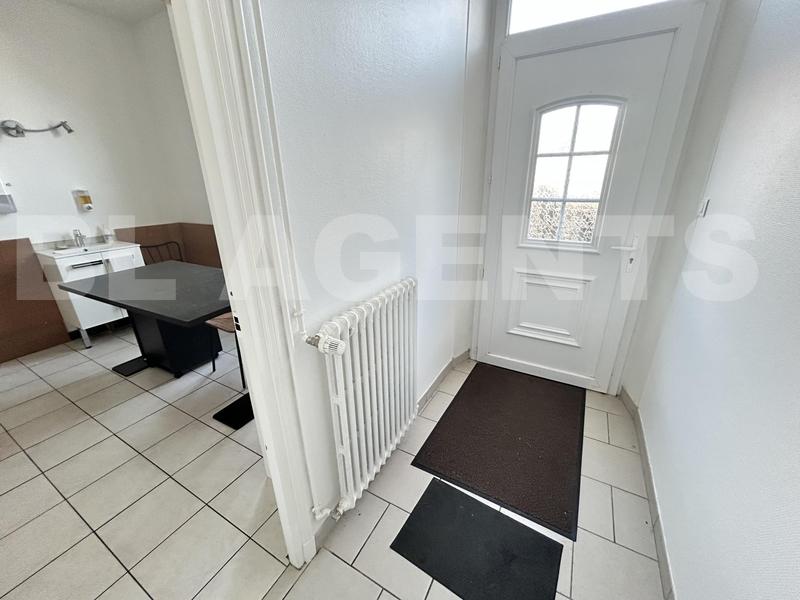 Entrepôt - 130 m² - 6 pièces