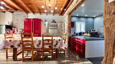 Maison traditionnelle - 187 m² - 7 pièces