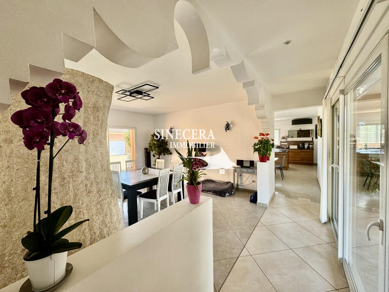 Maison - 224 m² - 9 pièces