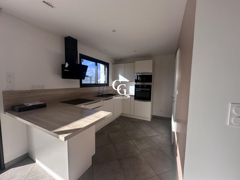 Maison - 99 m² - 5 pièces