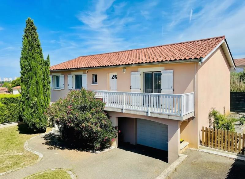 Maison - 236 m² - 6 pièces