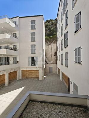 Appartement - 79 m² - 3 pièces