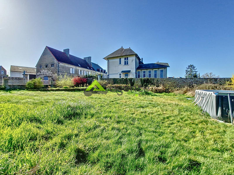 Maison - 275 m² - 10 pièces