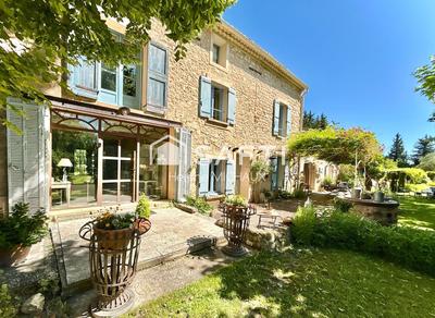 Maison - 400 m² - 8 pièces