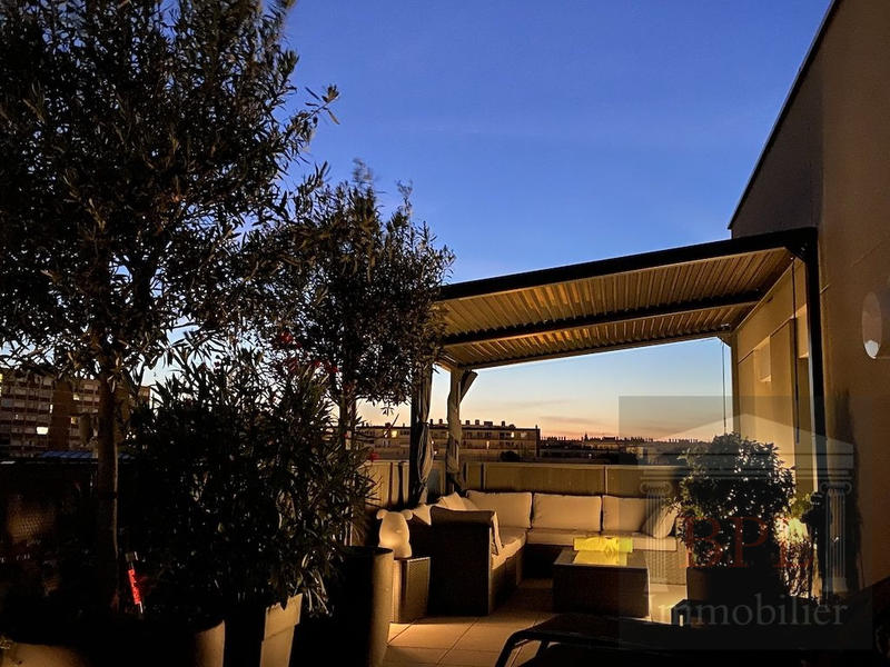 Appartement - 100 m² - 5 pièces