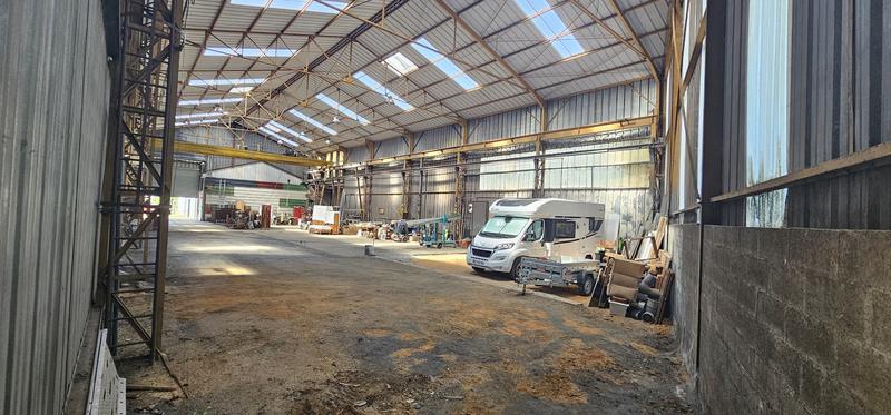 Entrepôt - 2 160 m²