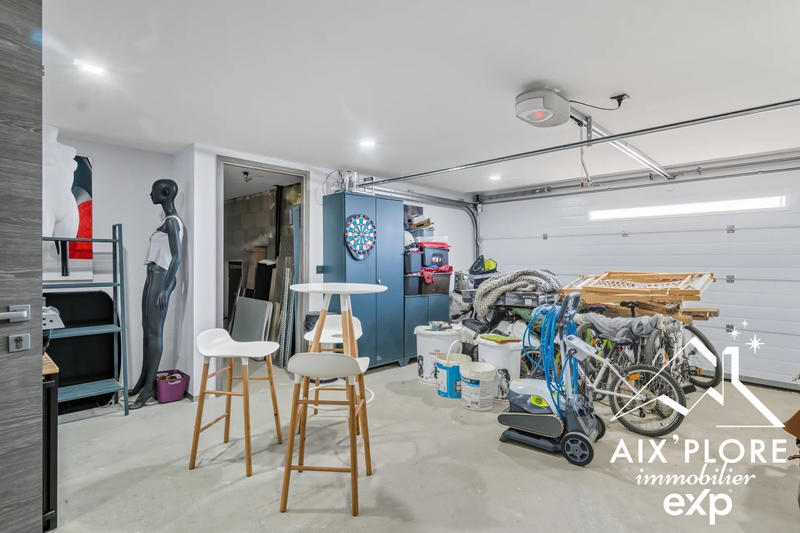 Maison - 230 m² - 6 pièces