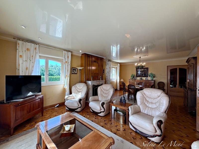 Maison - 245 m² - 7 pièces