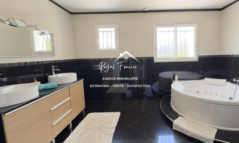 Maison contemporaine - 265 m² - 6 pièces