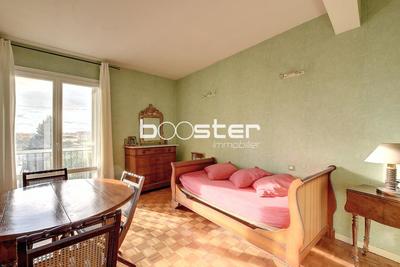 Appartement ancien - 74 m² - 3 pièces