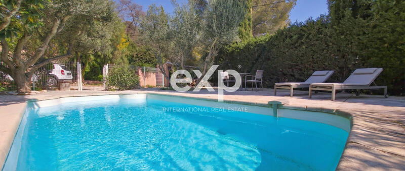 Maison traditionnelle - 198 m² - 9 pièces