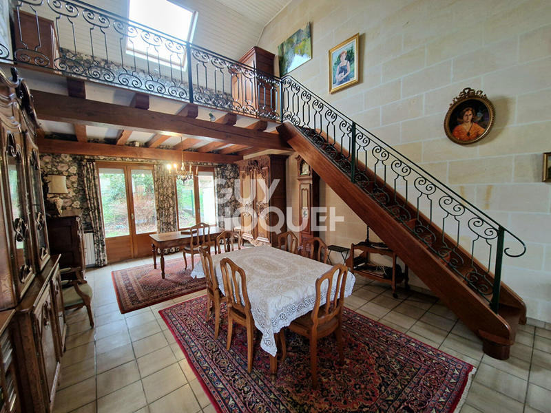 Maison - 210 m² - 8 pièces