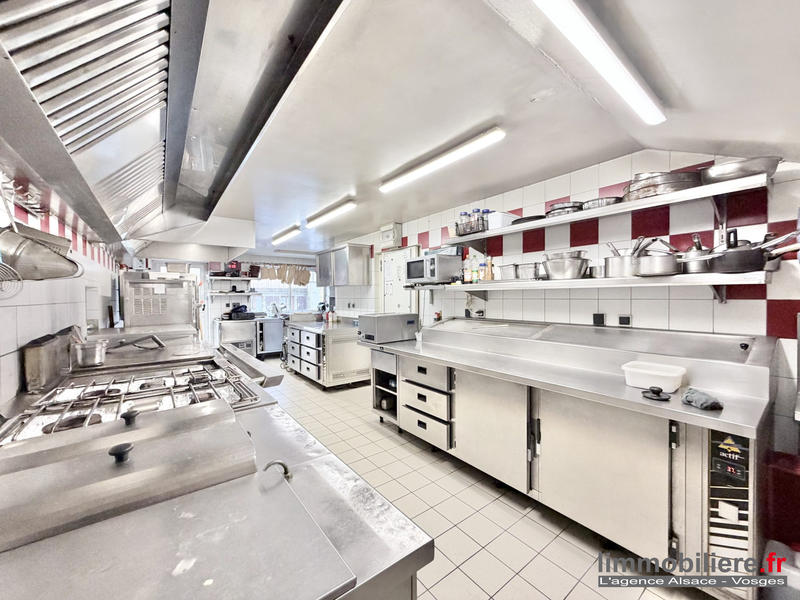 Maison - 920 m² - 16 pièces