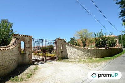 Maison - 780 m² - 18 pièces