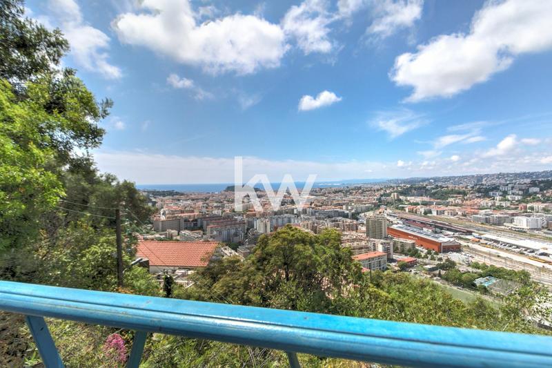 Maison - 213 m² - 10 pièces