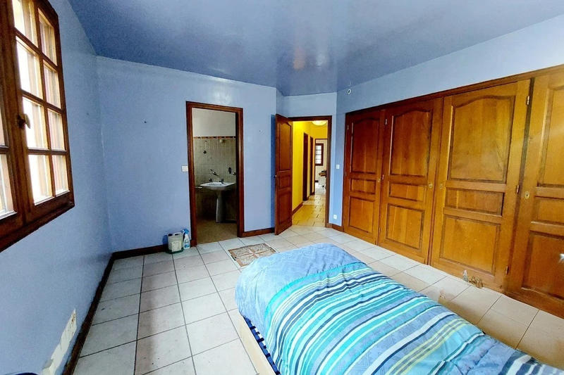 Maison - 220 m² - 7 pièces