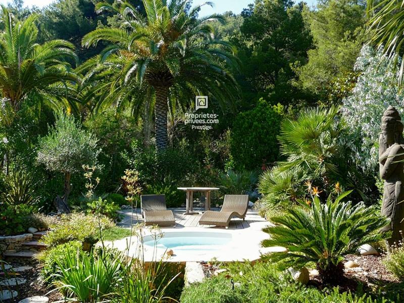 Maison - 372 m² - 10 pièces