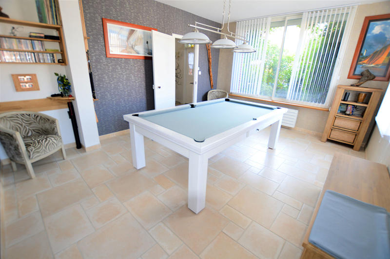 Maison - 202 m² - 9 pièces