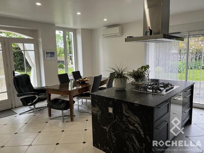 Maison - 244 m² - 8 pièces