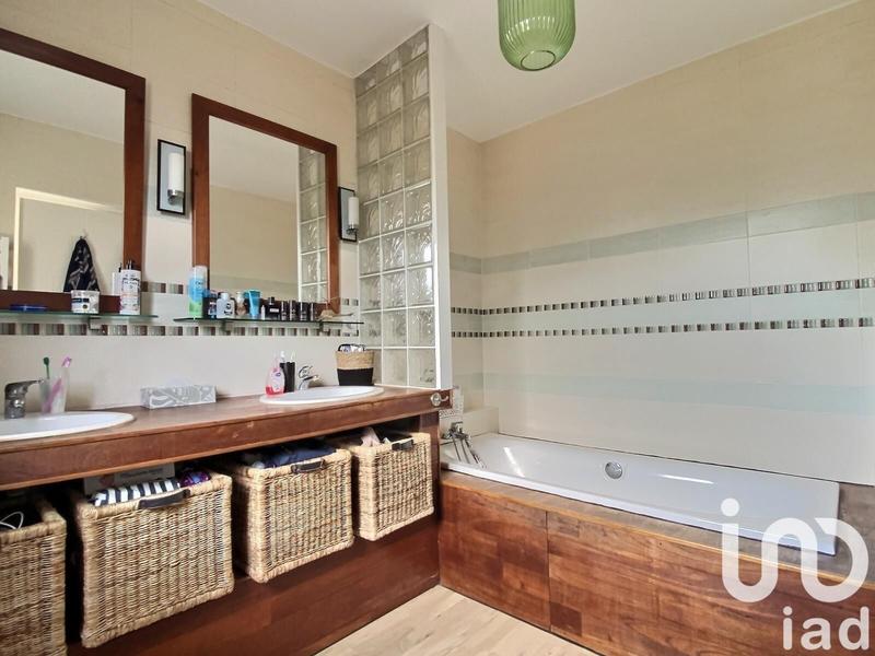 Maison - 239 m² - 7 pièces