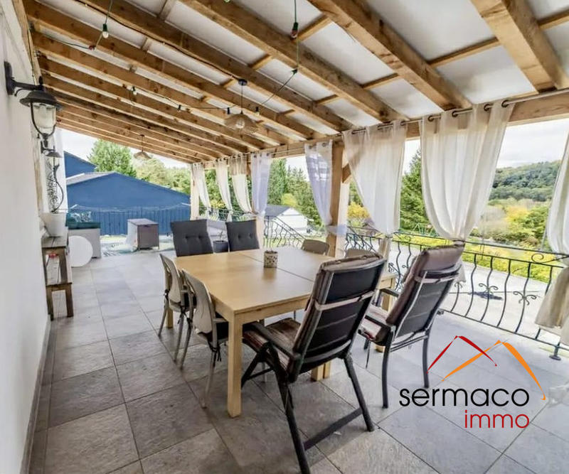 Maison - 212 m² - 11 pièces