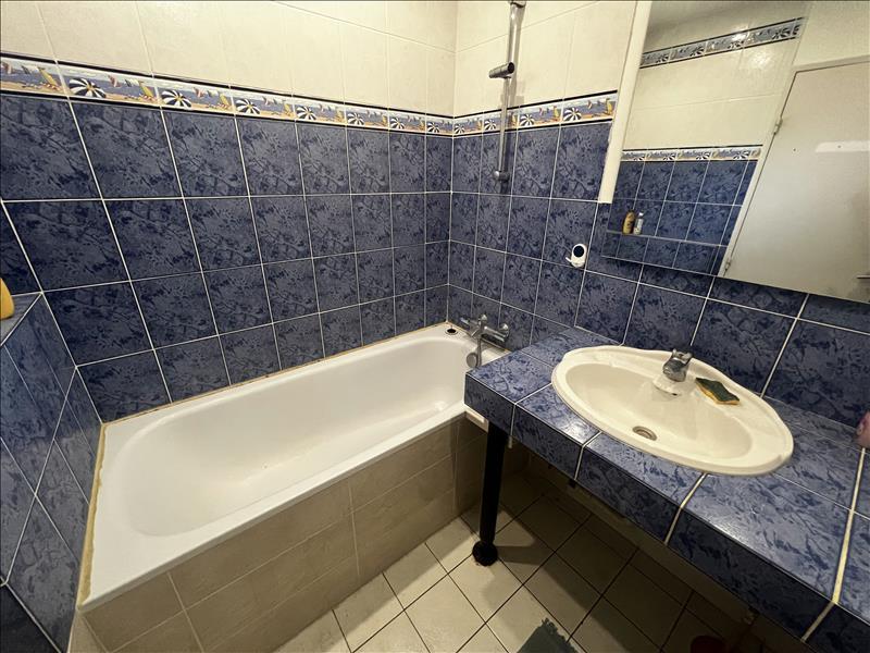 Chambre - 103 m² - 1 pièce