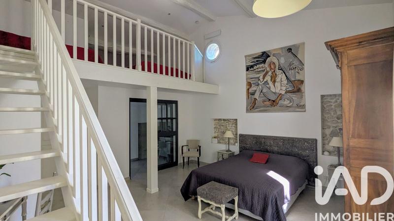 Maison - 305 m² - 8 pièces