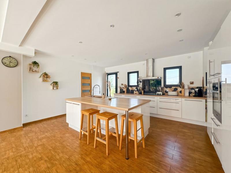 Maison - 185 m² - 4 pièces