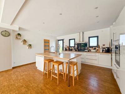 Maison - 185 m² - 4 pièces