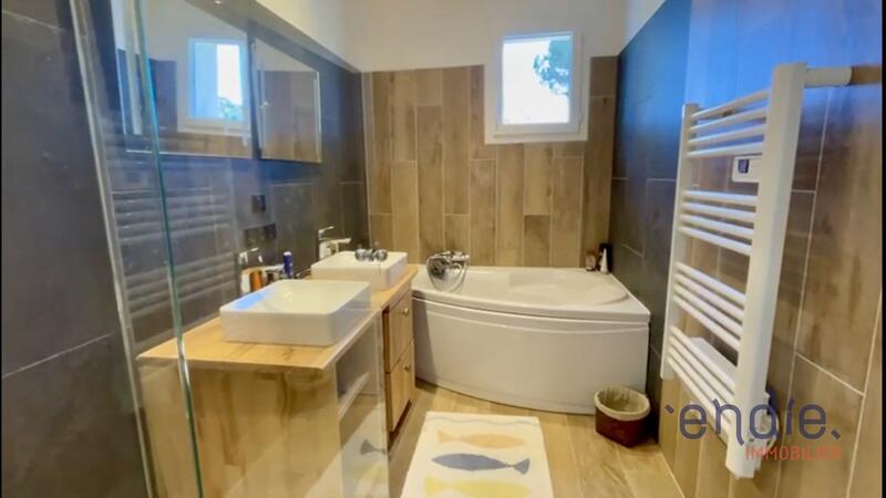 Maison - 320 m² - 12 pièces