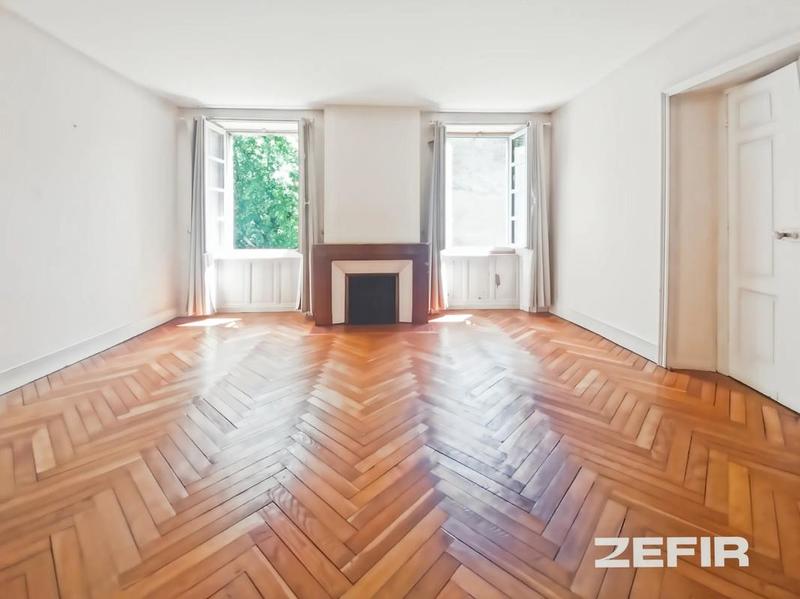 Maison - 320 m² - 10 pièces