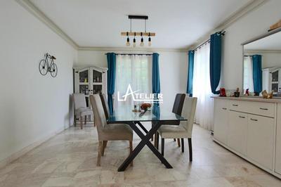 Maison - 220 m² - 7 pièces