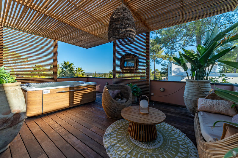 Maison - 365 m² - 8 pièces