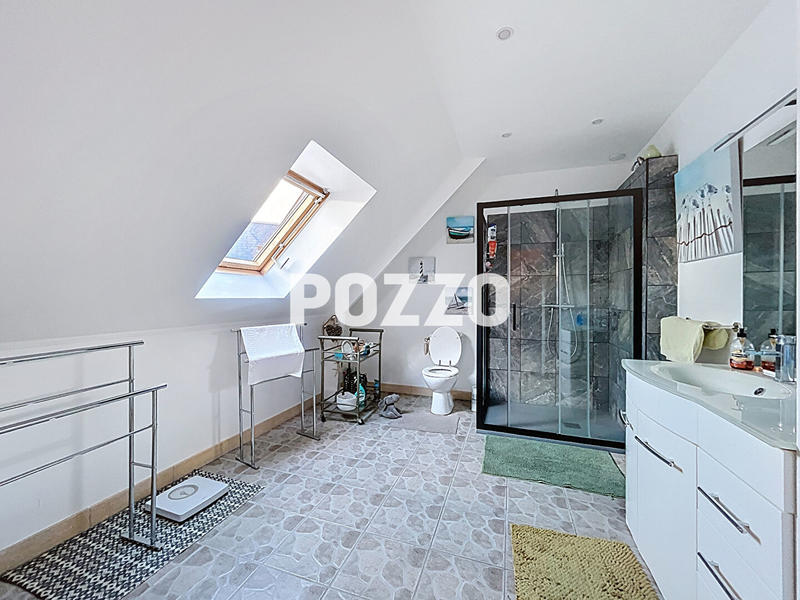 Maison - 237 m² - 9 pièces
