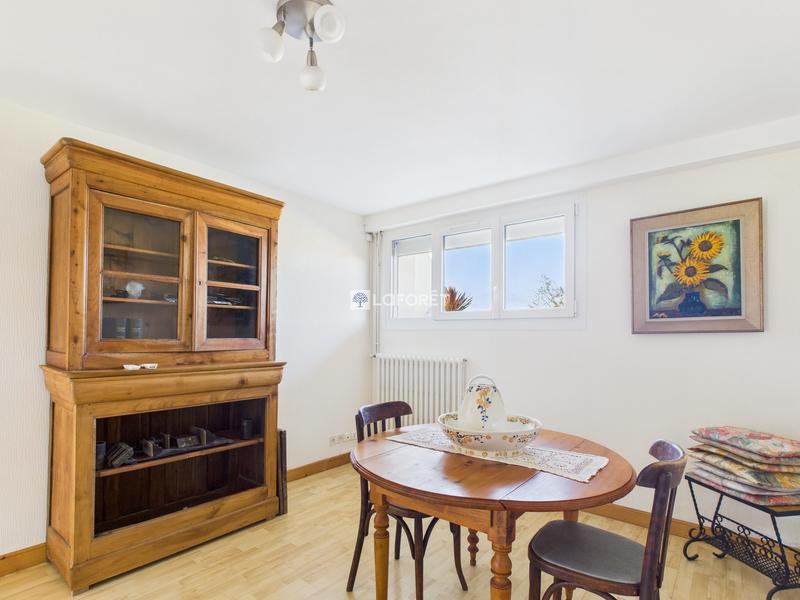 Maison - 224 m² - 9 pièces