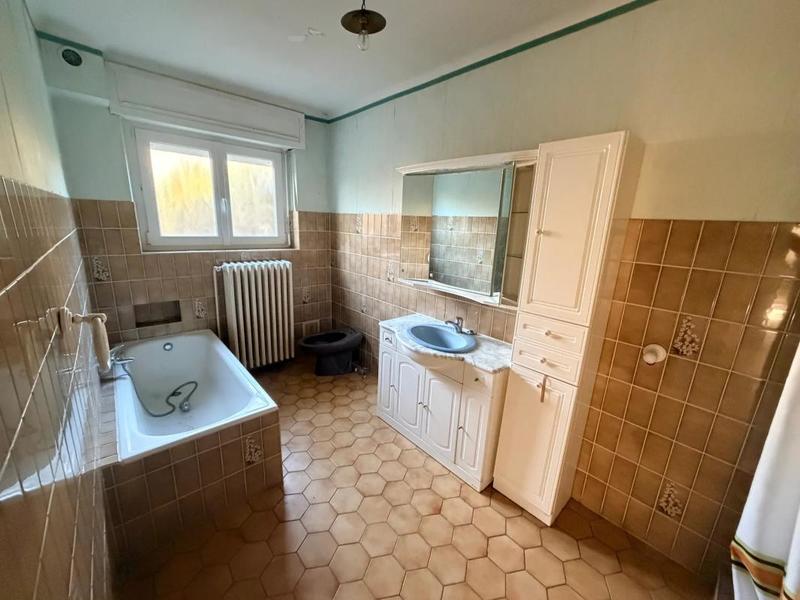 Maison - 230 m² - 8 pièces