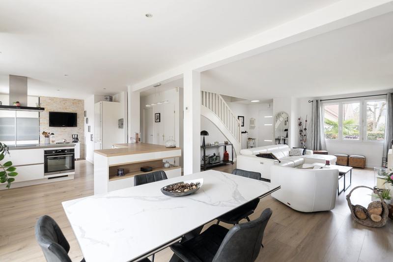 Maison - 177 m² - 7 pièces