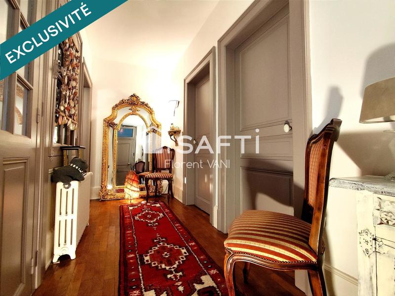 Maison - 216 m² - 9 pièces