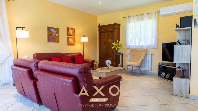 Maison - 230 m² - 8 pièces