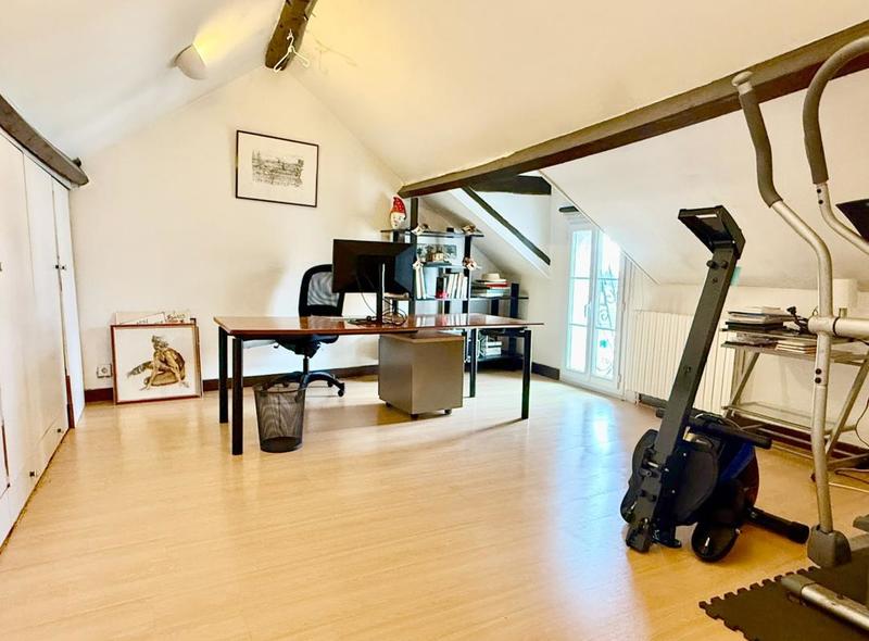 Maison - 250 m² - 10 pièces