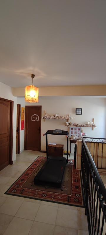 Maison traditionnelle - 250 m² - 8 pièces