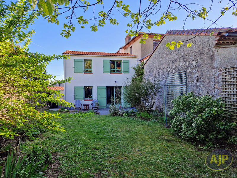 Maison - 169 m² - 8 pièces