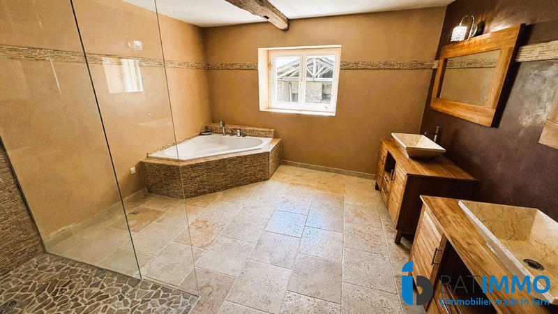 Maison - 308 m² - 8 pièces