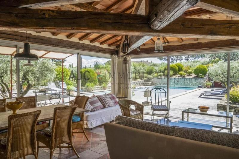 Propriété - 350 m² - 6 pièces