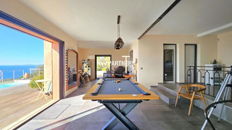 Propriété - 215 m² - 7 pièces