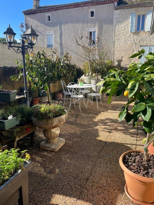 Maison - 331 m² - 10 pièces