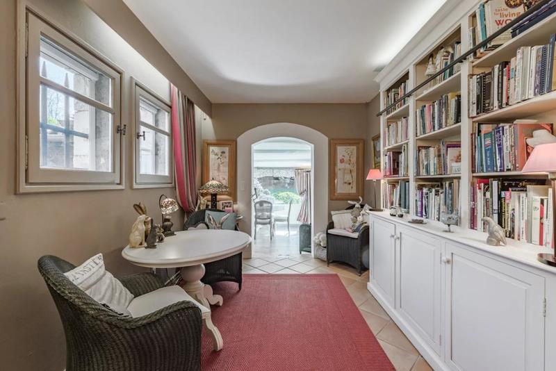 Propriété - 330 m² - 11 pièces