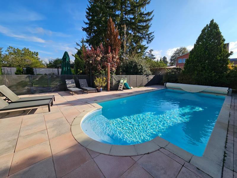 Maison - 220 m² - 9 pièces