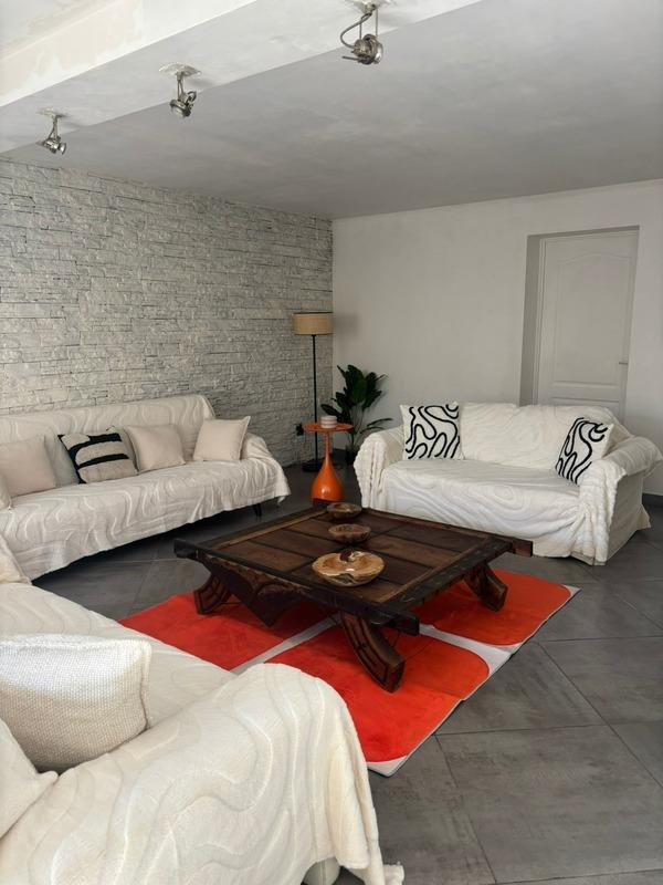 Maison - 215 m² - 6 pièces